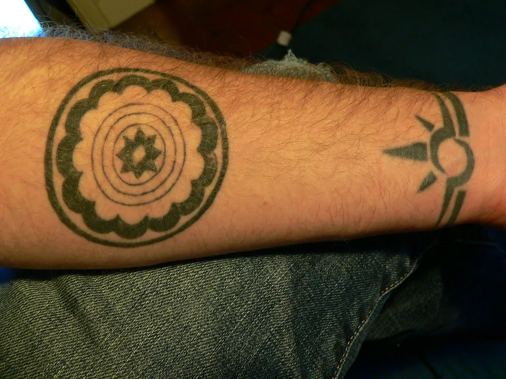 Geometría verde, Antebrazo · una sesión. Tatuaje de muestra.
